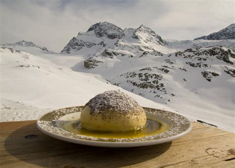 牡丹江什麼好玩的 你可以考慮去滑雪或品嘗美食